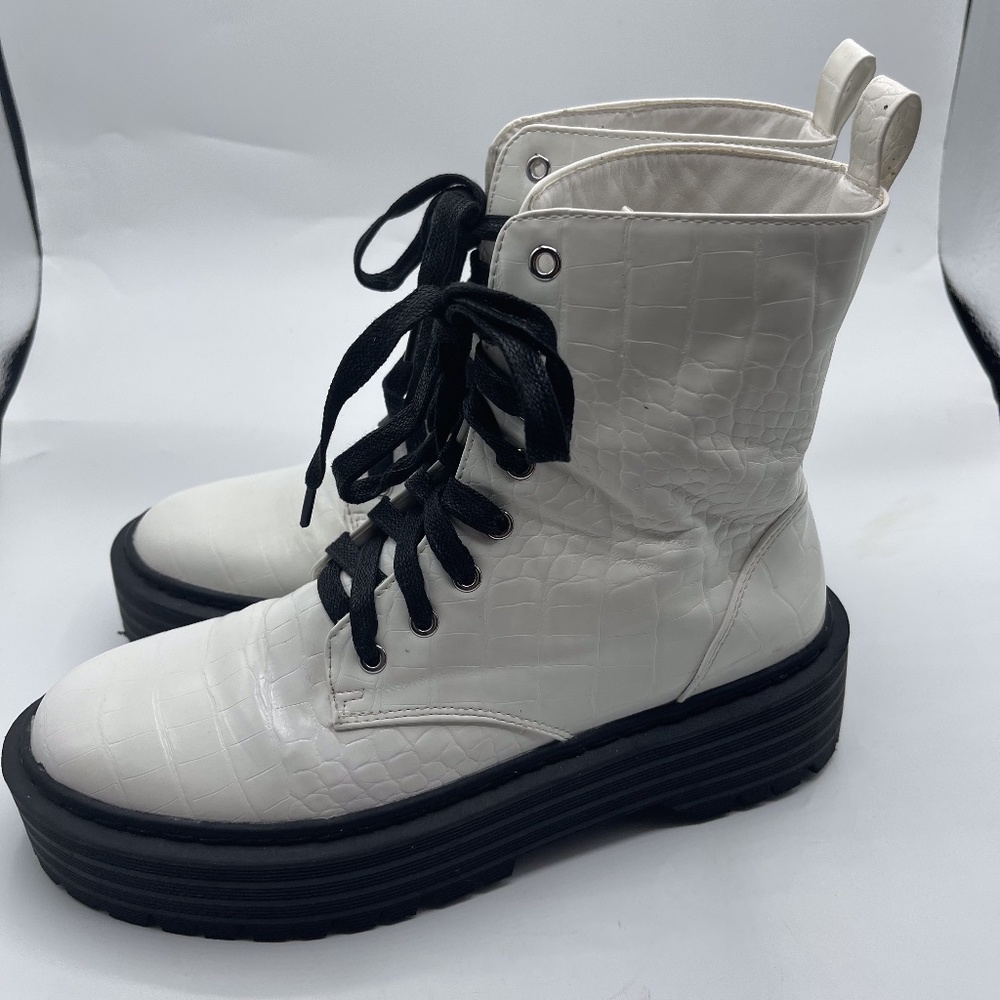 Nastygal White Faux Leather‎ Ankle Boots Size 39